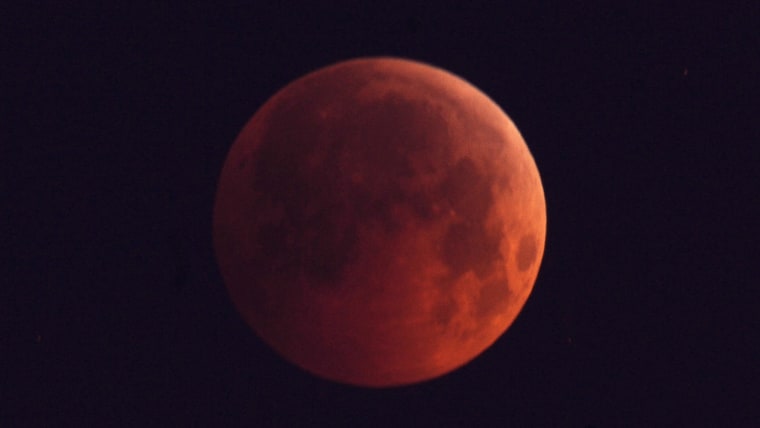 Lunar Eclipse Provides an Extra Twist for Skywatchers: Selenelion