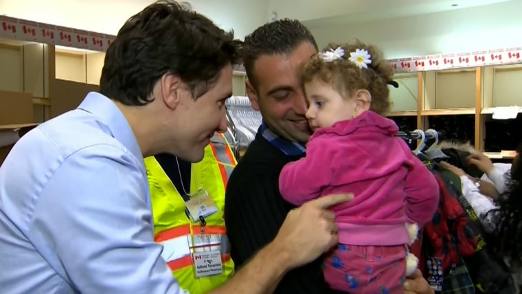 نخست‌وزير  كانادا  , جاستين  Trudeau  ,  هواپيماي  اول  پناهندگان  سوريه‌اي