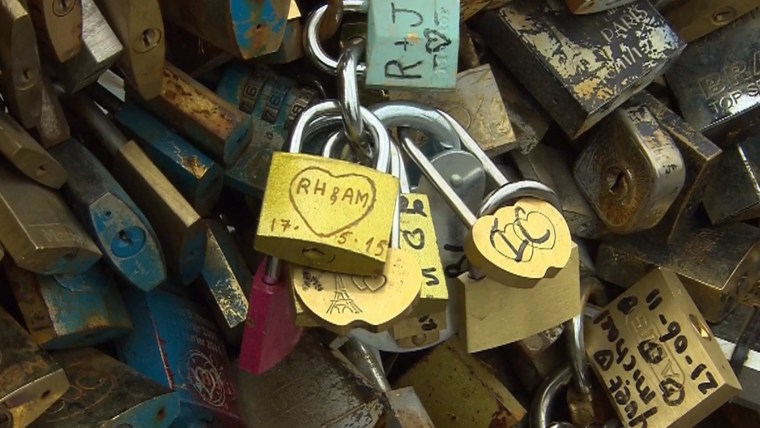 Paris Says Au Revoir to Love Locks on Pont Des Arts Bridge