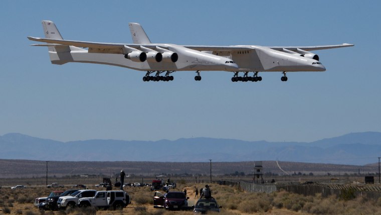 Stratolaunch's Roc carrier aircraft flies over Mojave Desert