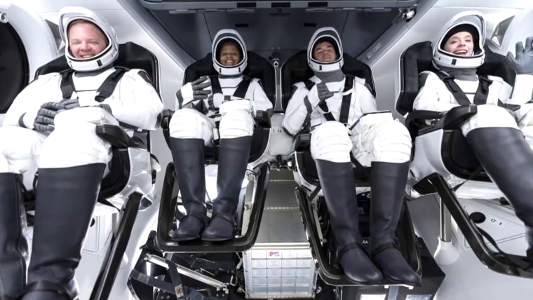 Spacex Worlds First All Civilian Crew Launched For 3 Day Space Journey