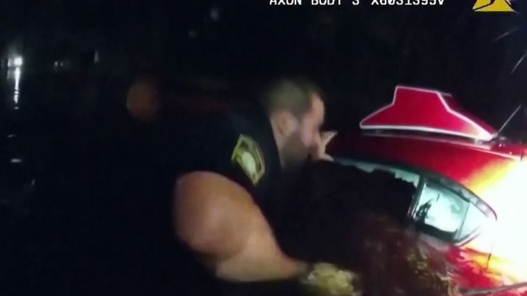 Florida police pull woman from sinking car