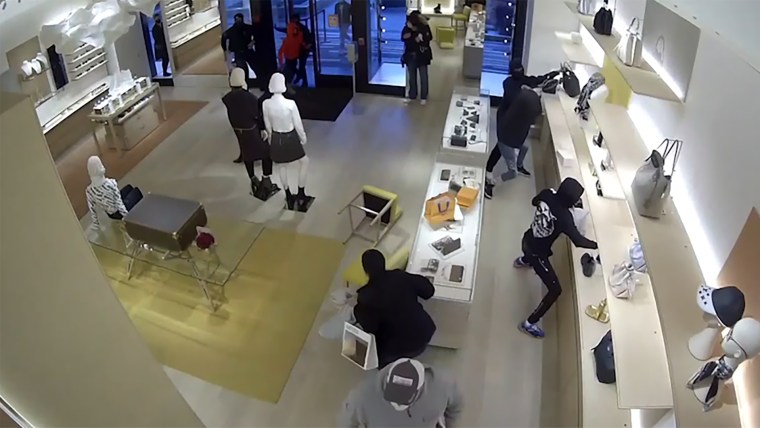 Insider Paper on Twitter: WATCH: Louis Vuitton store looted in