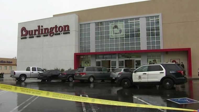 Video menunjukkan saat-saat sebelum remaja ditembak mati di kamar pas Burlington