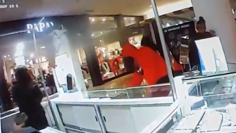 Caught on camera: Smash and grab thieves rob California jewelry kiosk