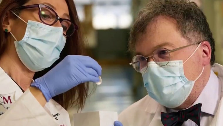 Para ilmuwan di Texas sedang mengembangkan vaksin Covid bebas paten