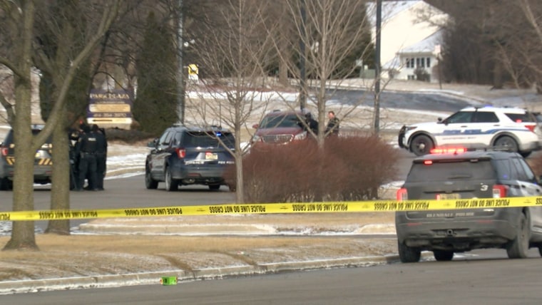 2 killed, 1 injured in apartment complex shooting in Milwaukee suburb