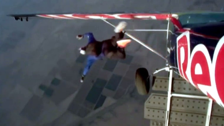 at ringe bold Begravelse FAA investigates failed Red Bull plane-swap stunt that led to crash
