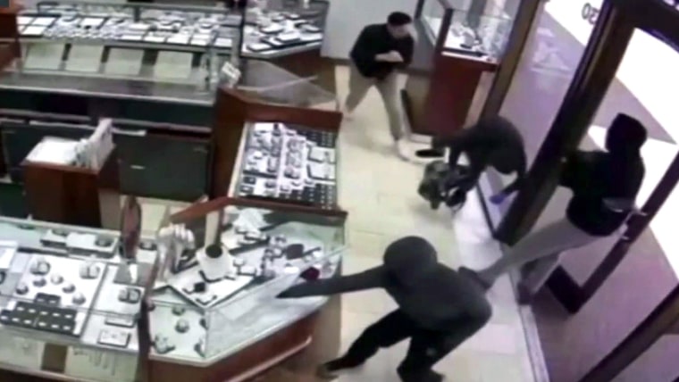 Watch: Jewelry store employees fight off smash-and-grab robbers
