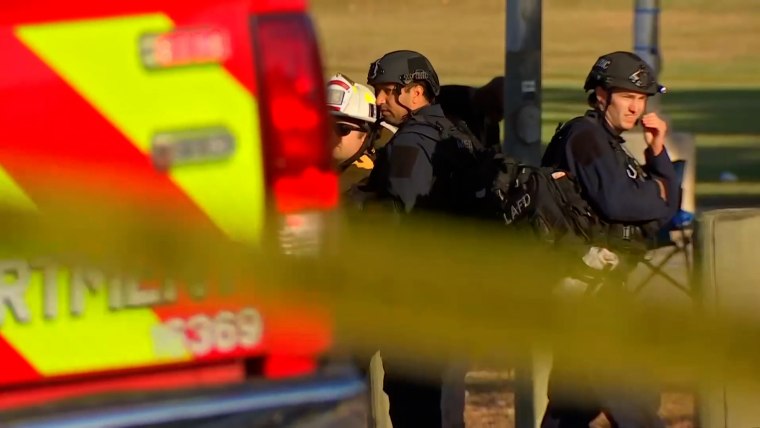 2 killed, 5 injured in shooting at Los Angeles park
