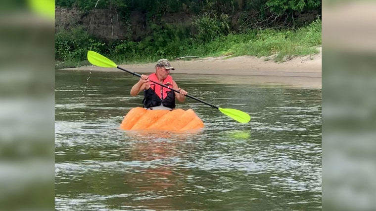 Man Paddles 38 Miles Down The Missouri River In A Giant Pumpkin