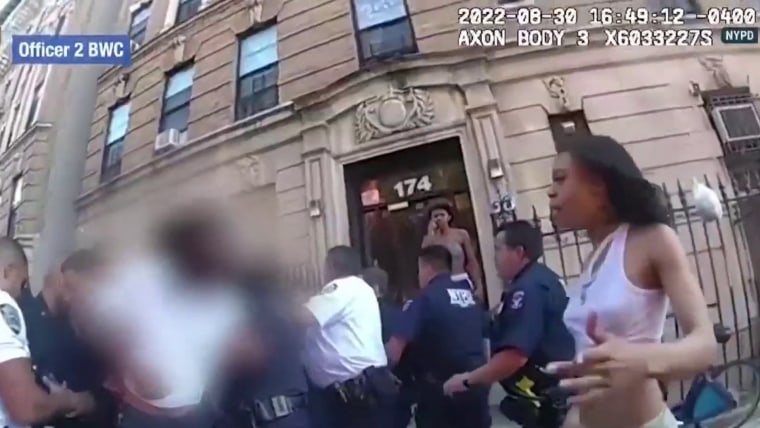Nyc Police Officer Caught On Video Hitting Woman 19 In The Face