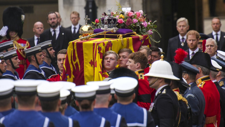 journey of queen's coffin today