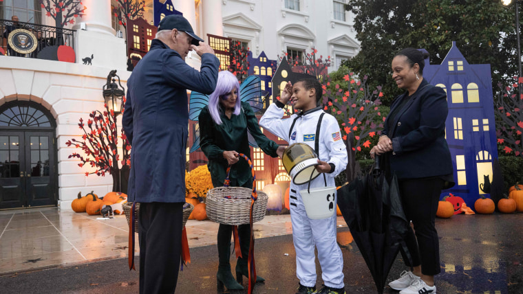 President Biden And First Lady Host Halloween Trick-or-treaters At ...