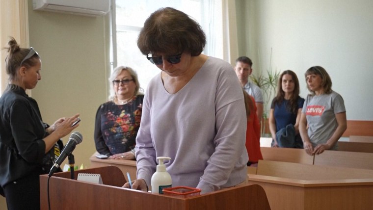 Suspended Sentence For Woman Who Left Note On Putin's Parents' Grave