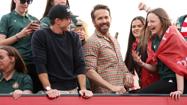 Ryan Reynolds And Rob Mcelhenney Celebrate Wrexham Soccer Triumph 