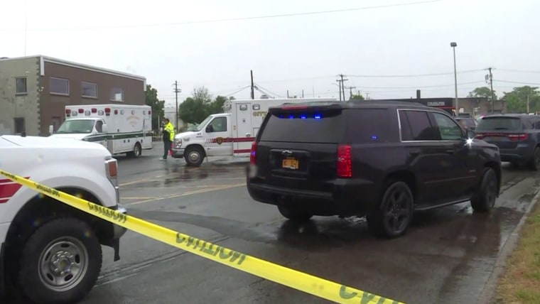Tour boat capsizes in upstate New York, leaving 1 dead