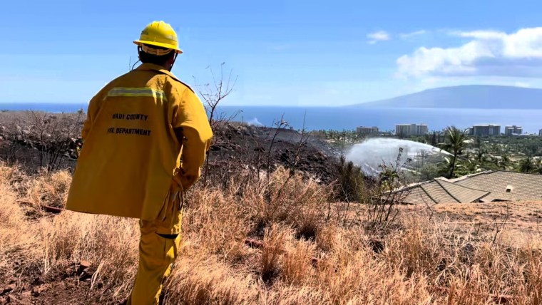 Brush fire prompts evacuation of Lahaina neighborhood