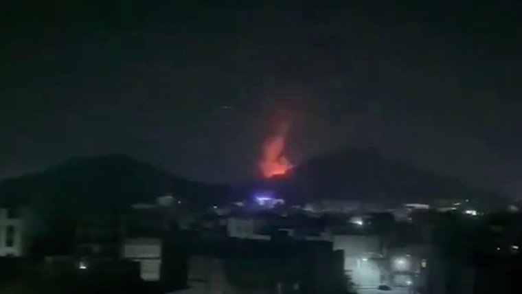 Videos show U.S. and U.K. strike on Houthi targets in Yemen