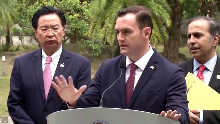 Rep. Mike Gallagher meets with President Tsai Ing-wen in Taiwan