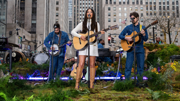 Kacey Musgraves performs hit ‘Slow Burn’ live on TODAY