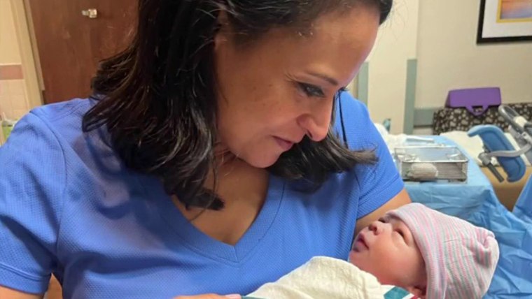 Kristen Welker welcomes baby boy via surrogate
