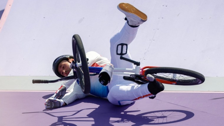 France’s Jeanjean gets up after taking nasty fall in BMX Freestyle