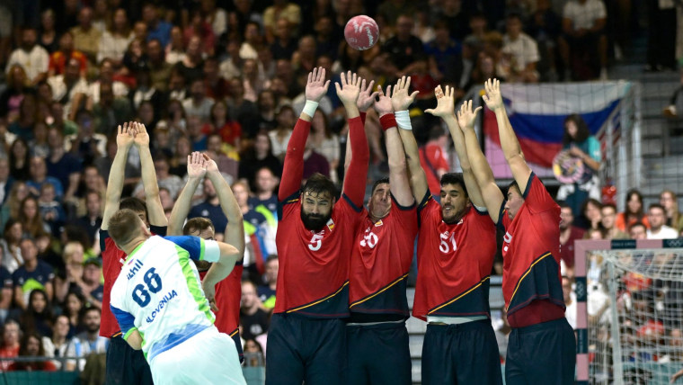 Spain outlasts Slovenia in men's handball opening match