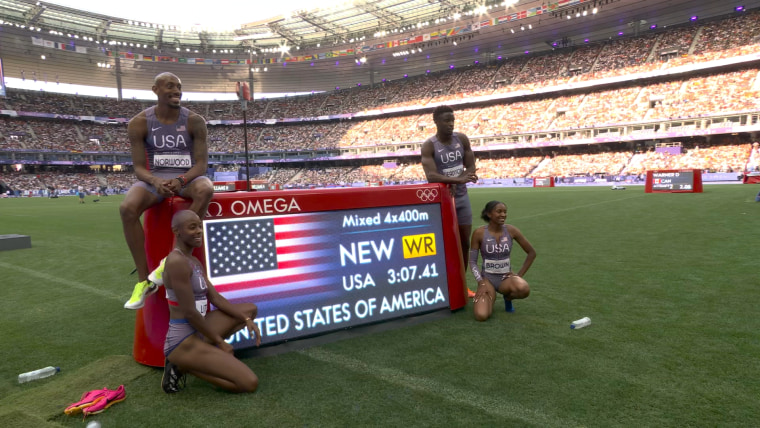 World record shattered in mixed 4x400m relay