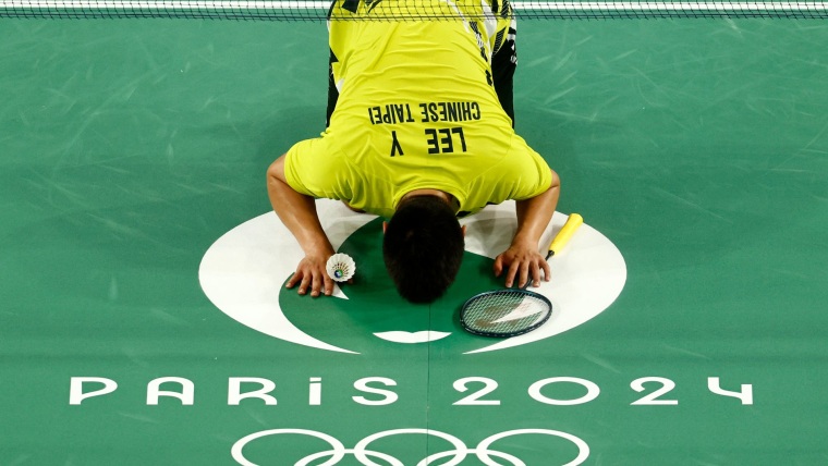 Chinese Taipei beats China for men's badminton doubles gold