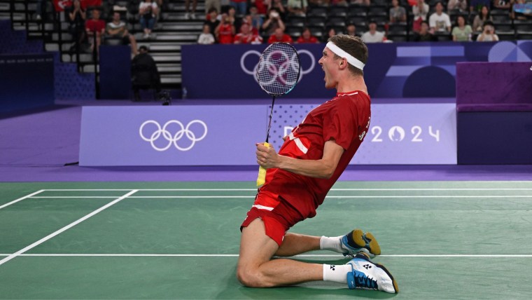 Denmark's Axelson blows past Loh in badminton singles QF