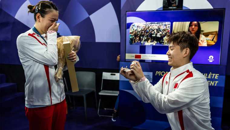 China's Huang Yaqiong gets golden proposal