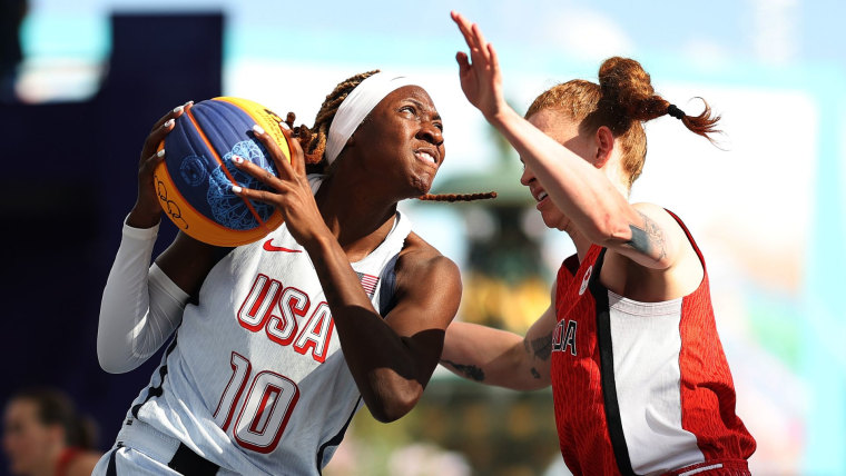 Howard's late heroics lead U.S. women to third straight win