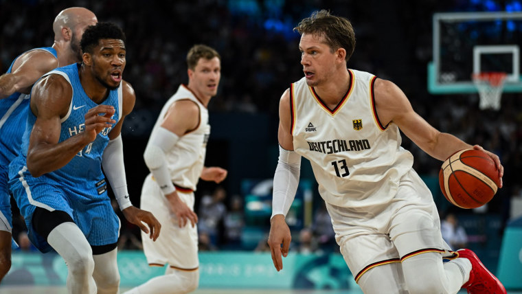 Germany pulls away from Giannis, Greece to reach semifinal