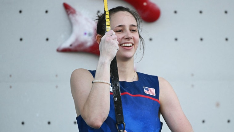 Americans Hunt, Kelly race to qualify in women's speed heats