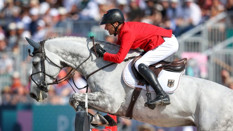 Christian Kukuk wins gold in individual equestrian jump-off