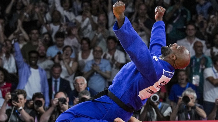 MUST LISTEN: French announcers lose it during Riner's win