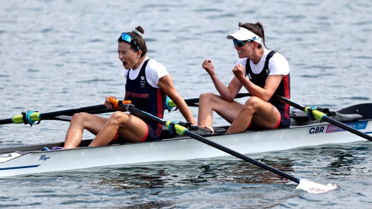 Great Britain cruises in women's lightweight double sculls