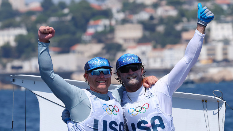Barrows, Henken win first U.S. sailing medal since 2016