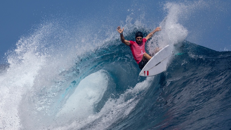 Gabriel Medina continues electric surfing run at Olympics