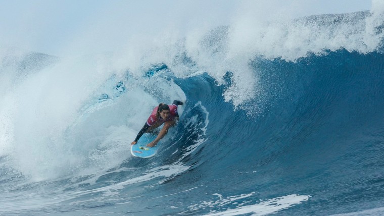 Hennessy finds her way through barrel, punches ticket to QF