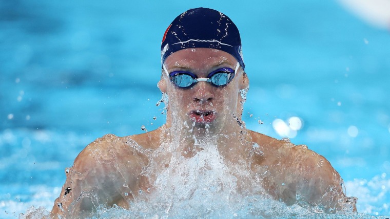 Crowd powers Marchand, France to men's medley relay heat win