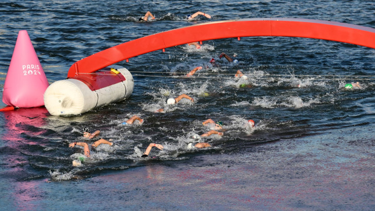 Hungary finishes 1-3 in men's 10k open water swim