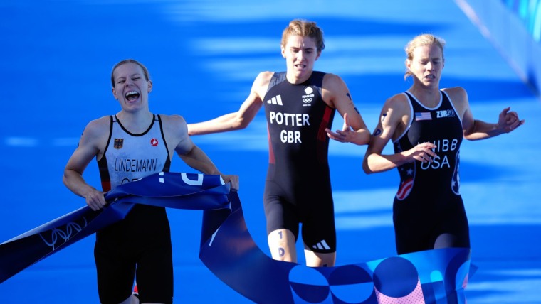 Mixed team tri ends in photo finish: Germany, USA, Britain