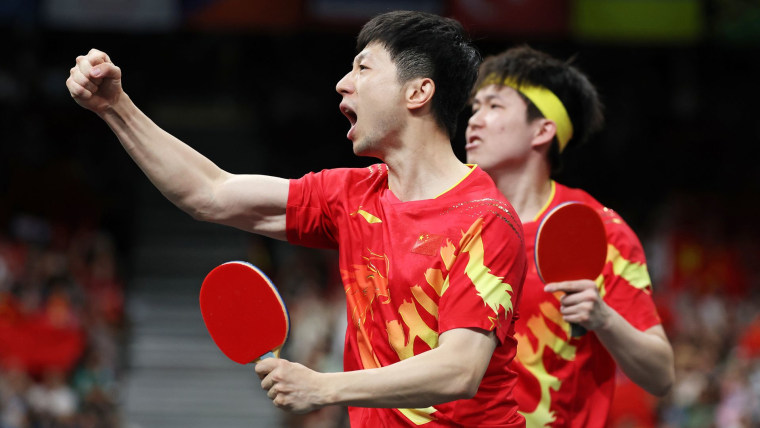 Ma Long makes epic forehand to win the point