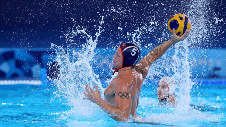 U.S. water polo defeats Montenegro to move to quarterfinals