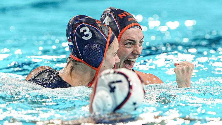 U.S. falls to Netherlands, ends 24 year medal streak