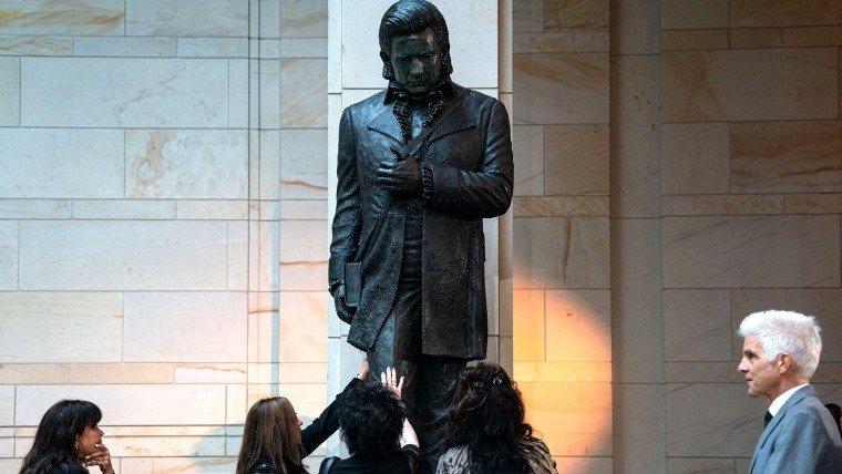 Johnny Cash statue unveiled at US Capitol