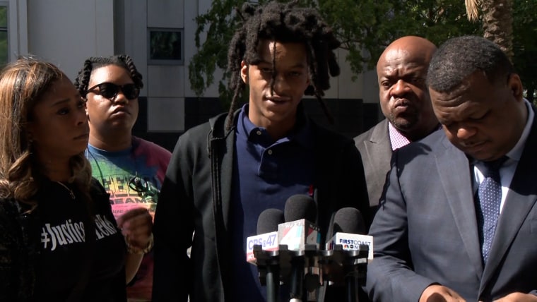 Man in federal lawsuit over viral video files beaten by Jacksonville officers