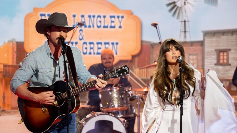 Ella Langley and Riley Green perform 'you look like you love me'